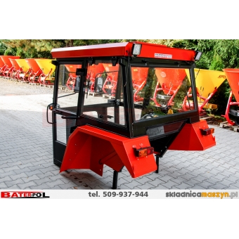 Kabina Ursus C-330 DE LUX metalowe błotniki kanciaste D-LUX drzwi na koło